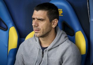 Επίθεση της ΑΕΚ στον Κατσουράνη για το πέναλτι του Άρη