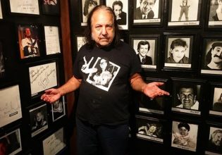 ΗΠΑ: Ο φυλακισμένος για βιασμούς πρώην πορνοστάρ Ρον Τζέρεμι δεν θα δικαστεί επειδή πάσχει από άνοια