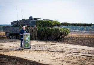 Γερμανία: Για «αποτυχία» κατηγορούν τον Σολτς επειδή δεν στέλνει Leopard στο Κίεβο