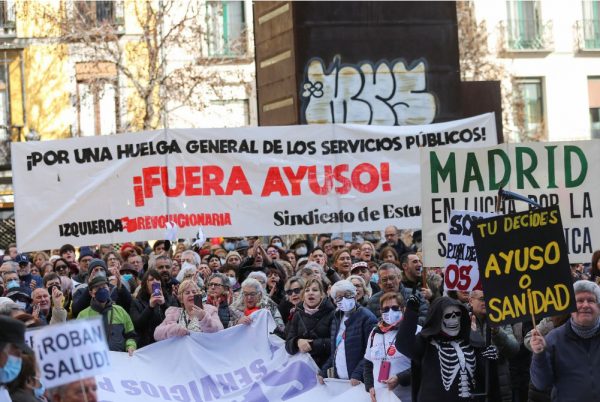 Ισπανία: Υγειονομικοί διαδήλωσαν στη Μαδρίτη κατά της «καταστροφής» του δημόσιου συστήματος υγείας