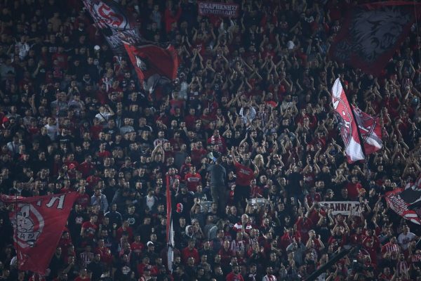 «Τρέλα» στον κόσμο του Ολυμπιακού – Περισσότεροι από 24.000 οπαδοί έκλεισαν ήδη θέση για το ματς με τον Άρη