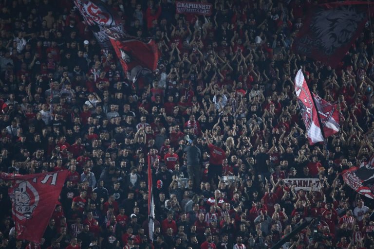 «Τρέλα» στον κόσμο του Ολυμπιακού – Περισσότεροι από 24.000 οπαδοί έκλεισαν ήδη θέση για το ματς με τον Άρη