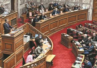 Με σύστημα «φουλ επίθεση» και το βλέμμα στις κάλπες