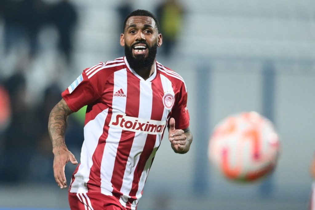 Εμβιλά: «Αισθάνθηκα περήφανος όταν κέρδισα τον πρώτο τίτλο μου με τον Ολυμπιακό» (vid)