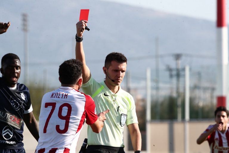 Η αποβολή που «είδε» ο Βάτσιος «τινάζοντας» το παιχνίδι στον Ρέντη