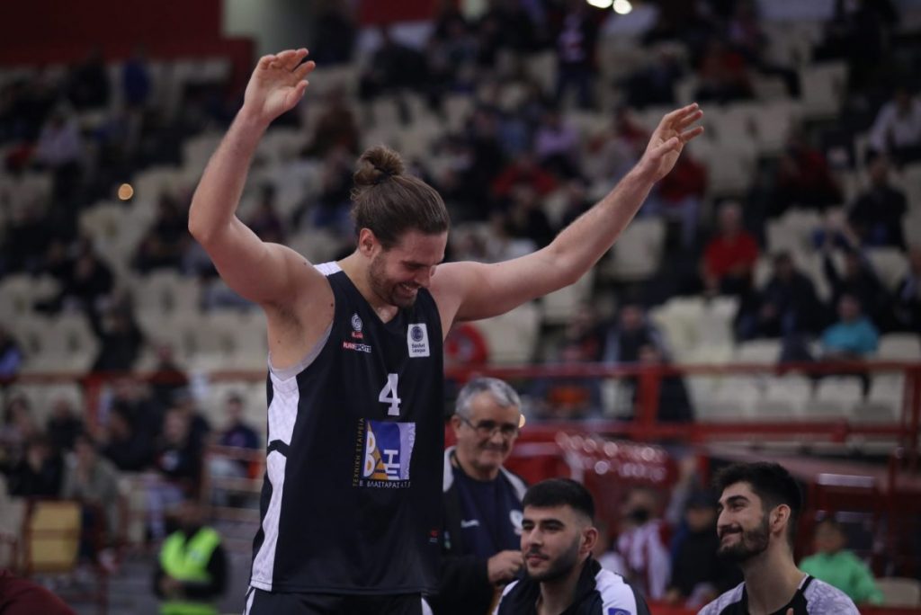 Αποθεώθηκε ο Μπόγρης στο ΣΕΦ και έκανε… καρδούλες στον κόσμο