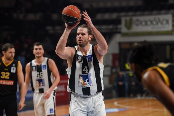 «Αρπάχτηκαν» Μπόγρης και Ξανθόπουλος στο τέλος του αγώνα