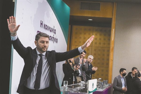 Οργή στο ΠΑΣΟΚ για τους υπαινιγμούς του ΣΥΡΙΖΑ