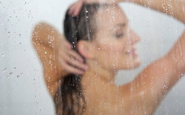 Ντους το πρωί ή το βράδυ; Η επιστήμη μίλησε…