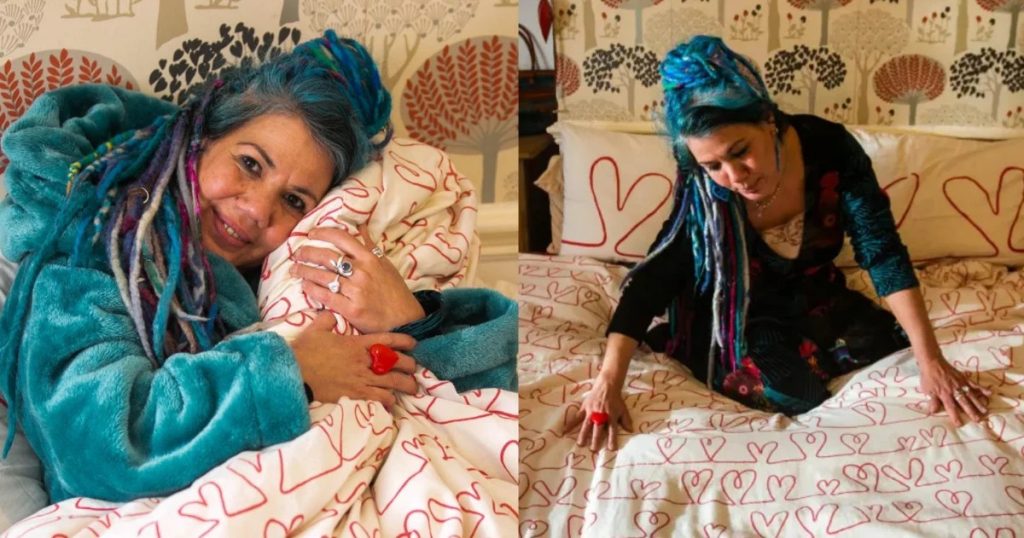 «Ήταν έρωτας με την πρώτη ματιά» – 49χρονη παντρεύτηκε… την κουβέρτα της