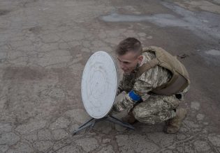 Έλον Μασκ: Πώς οι δορυφόροι του έσωσαν την Ουκρανία
