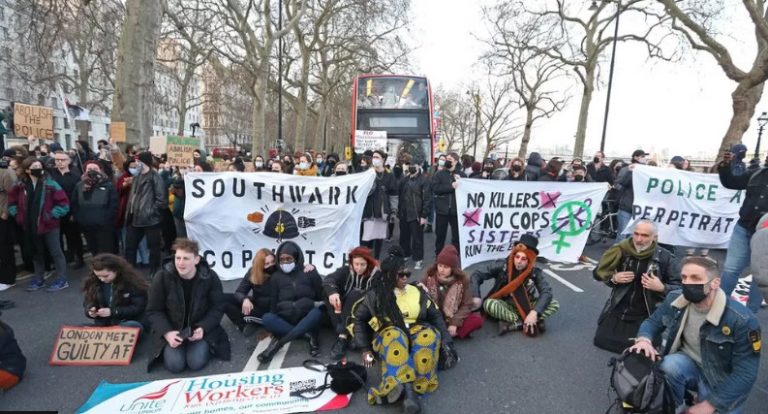 Βρετανία: «Μου ζητήθηκε να υπονομεύσω θύμα βιασμού, μακάρι να ήταν μία περίπτωση», λέει αστυνομικός