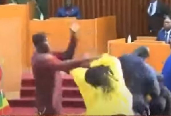 Σενεγάλη: Ποινή φυλάκισης σε δύο βουλευτές για επίθεση σε έγκυο συνάδελφό τους