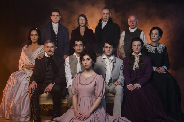 «Ανεμοδαρμένα Ύψη» στο Δημοτικό Θέατρο Πειραιά σε σκηνοθεσία Γιάννη Καλαβριανού