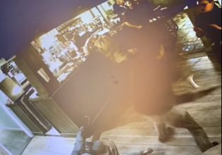 Σοκαριστικά πλάνα: Τον πέταξαν έξω και γύρισε με τσεκούρι – Χτύπησε θαμώνα στο κεφάλι