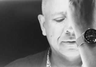 Σκηνοθέτησε τον θάνατό του για να δει ποιοι θα εμφανιστούν στην κηδεία