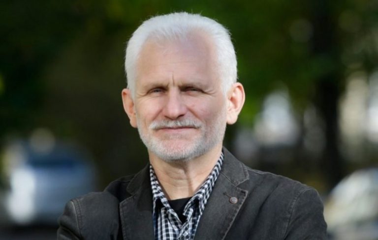 Λευκορωσία: Άρχισε η δίκη του Άλες Μπιαλιάτσκι – Η πρώτη μακράς σειράς δικών αντιφρονούντων στο καθεστώς του Μινσκ