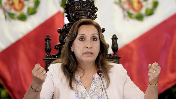 Περού: Η πρόεδρος Μπολουάρτε ζητά 