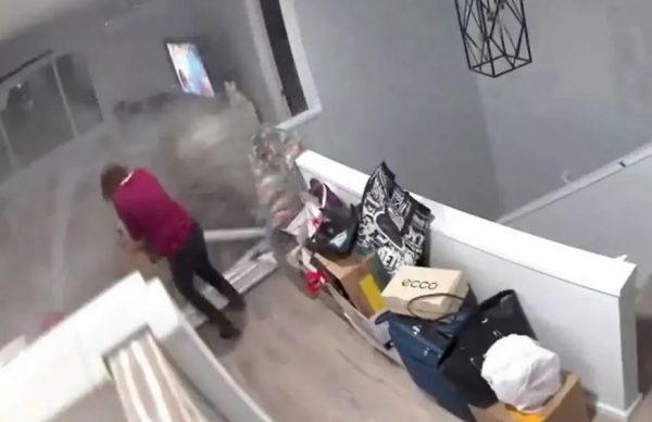 Χαβάη: Βράχος «εισβάλλει» σε σπίτι – Άγιο είχε γυναίκα