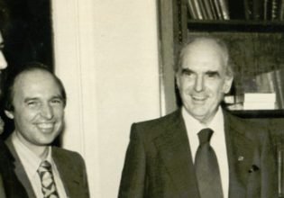 Ο Σημίτης εκλέγεται διάδοχος του Ανδρέα: Η πραγματική τους σχέση και μια διαβολική σύμπτωση