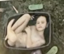 Τζέιμι Λι Κέρτις: Σάλος για τη φωτογραφία της με γυμνό παιδί στο γραφείο της