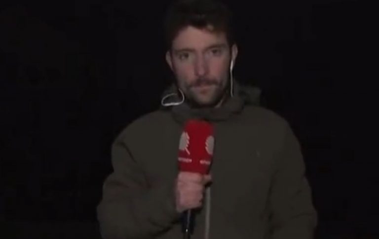 Ουκρανία: Στιγμές τρόμου για Γάλλο ρεπόρτερ από έκρηξη πίσω του on camera