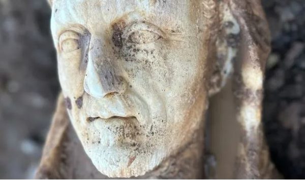 Ρώμη: Βρέθηκε αρχαίο άγαλμα του Ηρακλή μετά από επισκευές υπονόμων