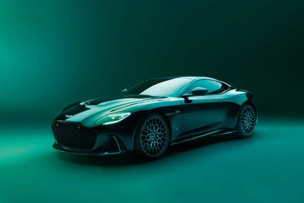 Aston Martin DBS 770 Ultimate: Aποχαιρετισμός στα όπλα