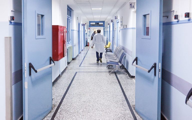 Πάτρα: Διοικητής νοσοκομείου έκανε νυχτερινή έφοδο… με τις πιτζάμες