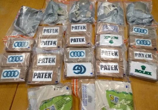 Ο πιο «ειλικρινής» έμπορος ναρκωτικών: «Υπάρχει πολλή κοκαΐνη στο πορτμπαγκάζ»