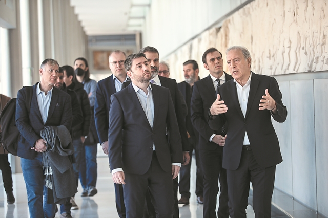 ΠΑΣΟΚ: Σε πρώτο πλάνο ο Νίκος Ανδρουλάκης