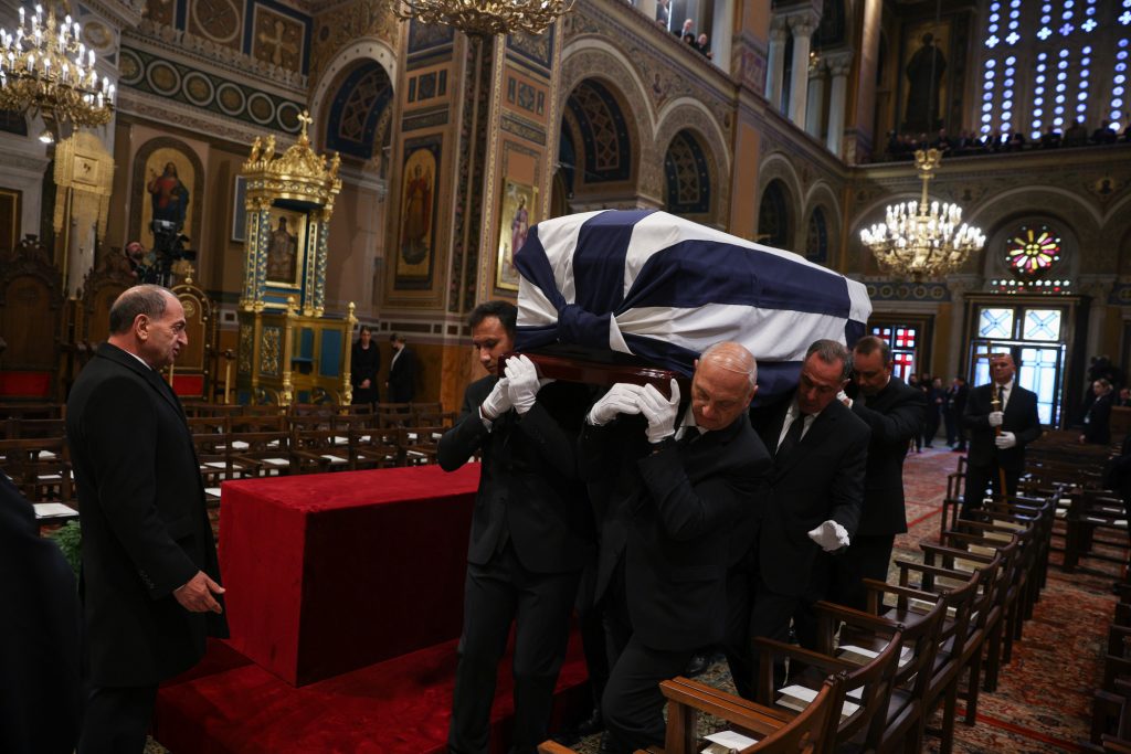 Λεπτό προς λεπτό η κηδεία του τέως βασιλιά Κωνσταντίνου – Το in live (video) από τη Μητρόπολη Aθηνών (κάμερα 1)