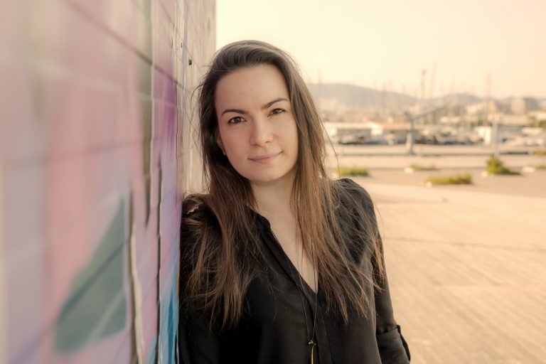 Η Κωνσταντίνα Πάλλα μιλάει στο in πριν ανέβει για πρώτη φορά στη σκηνή του Σταυρού