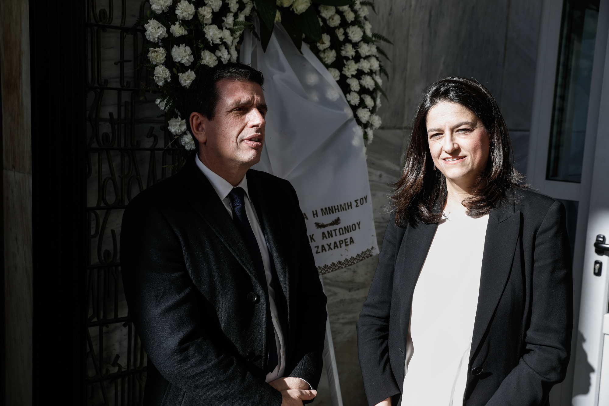 Μάρα Ζαχαρέα: Απαρηγόρητη στην κηδεία του πατέρα της