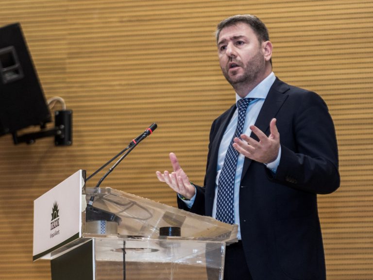 ΠΑΣΟΚ: Όπλο η θεσμικότητα για υποκλοπές και κεντρώους