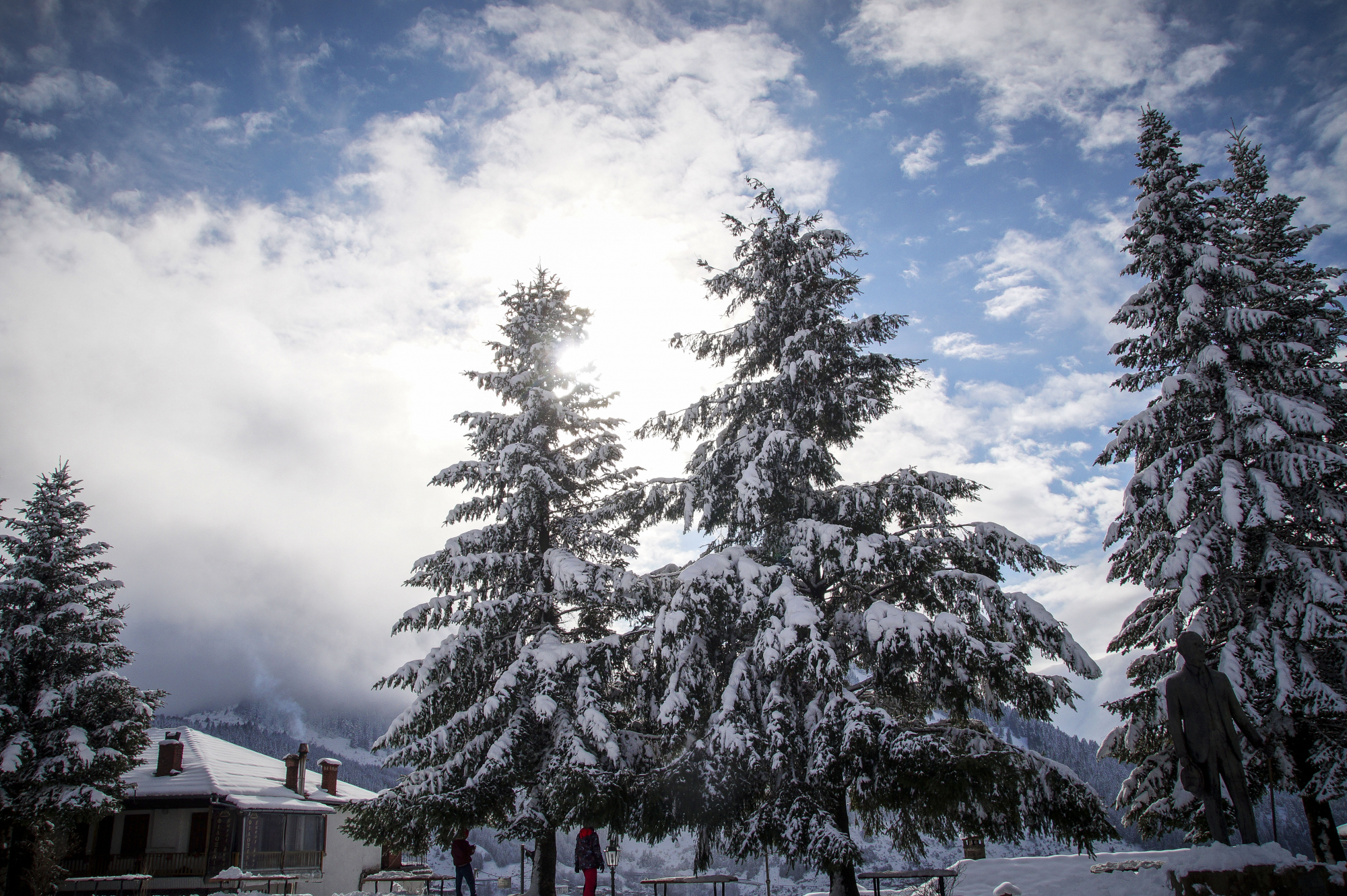 Χιόνι: Πού «πάγωσαν» το πρωί της Δευτέρας, στο -7 το θερμόμετρο - Ποιες περιοχές θα ντυθούν στα «λευκά»