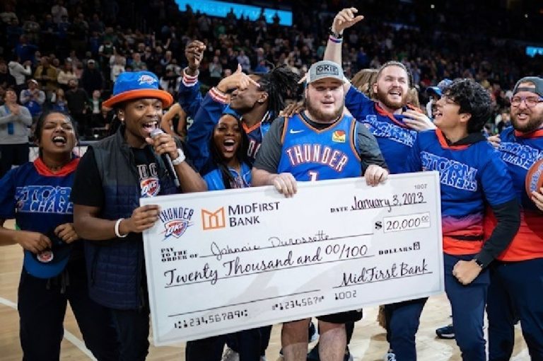 Οπαδός των Θάντερ έβαλε το σουτ της ζωής του και πήρε 20.000 δολάρια (vid)