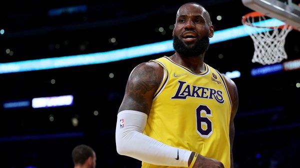 NBA: Τα έκαναν… θάλασσα οι διαιτητές στο Μάβερικς-Λέικερς (vid)