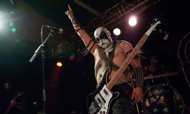 Το συγκρότημα του νεοναζί «Καιάδα» δίνει μυστικές συναυλίες στο Μεξικό – «Sieg Heil» φώναζε το πλήθος