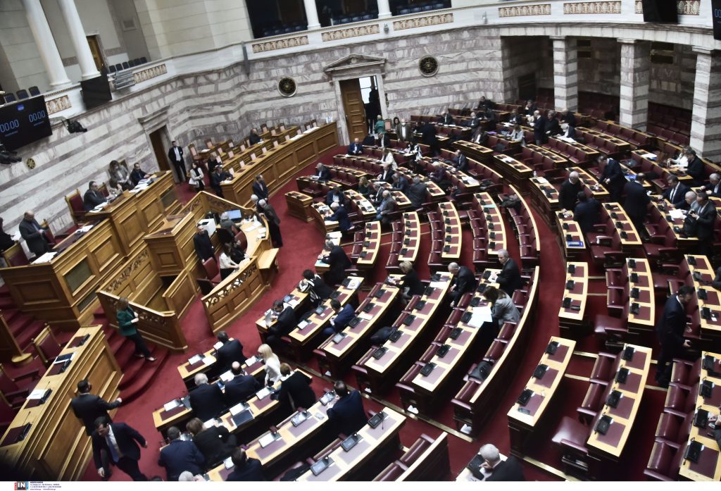 Πρόταση μομφής: Τι προβλέπει το Σύνταγμα και ο κανονισμός της Βουλής