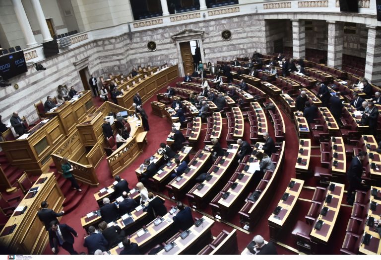 Πρόταση μομφής: Τι προβλέπει το Σύνταγμα και ο κανονισμός της Βουλής