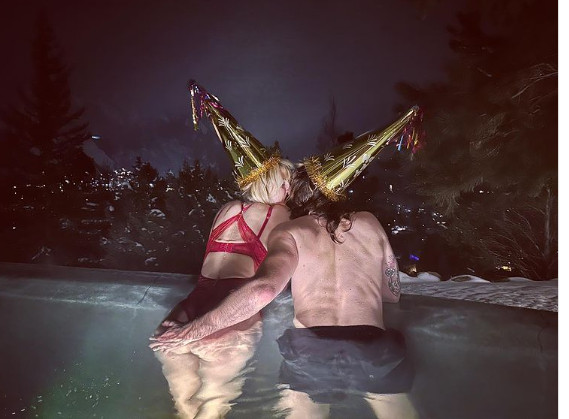 Χάιντι Κλουμ: Ανατρεπτική Πρωτοχρονιά για εκείνη την παρέα της