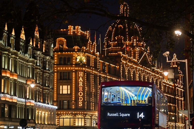 Τρόμος στα Harrods – Μαχαίρωσαν 20χρονο για ένα επώνυμο ρολόι