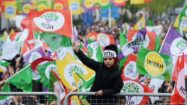 Τουρκία: Οικονομικός στραγγαλισμός του HDP – Παγώνει τους λογαριασμούς του φιλοκουρδικού κόμματος το Συνταγματικό Δικαστήριο