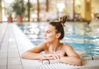 Γερμανία: «Ναι» στο τόπλες λέει το κόμμα των Ελεύθερων Δημοκρατών – «Ελευθερώστε τις θηλές»