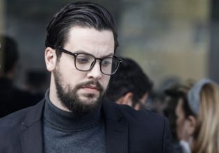 Μάνος Δασκαλάκης: Αρραβωνιάστηκε με τη νέα του σύντροφο – Την ξέρει η Ρούλα Πισπιρίγκου