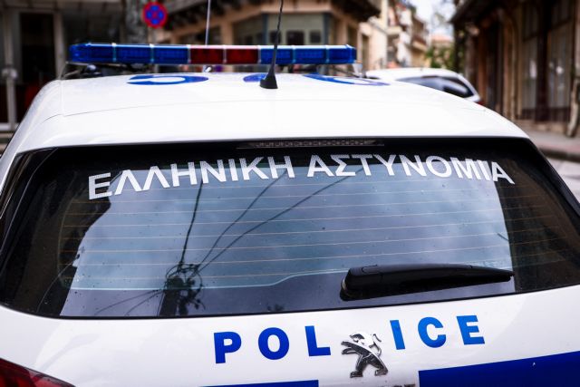 Kόρινθος: Άνδρας χτύπησε και τραυμάτισε αστυνομικό με καδρόνι μέσα σε εκκλησία