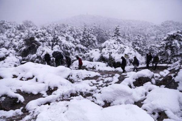 Κακοκαιρία: «Μετεωρολογική βόμβα» – Χιόνια, ισχυροί άνεμοι και πτώση της θερμοκρασίας