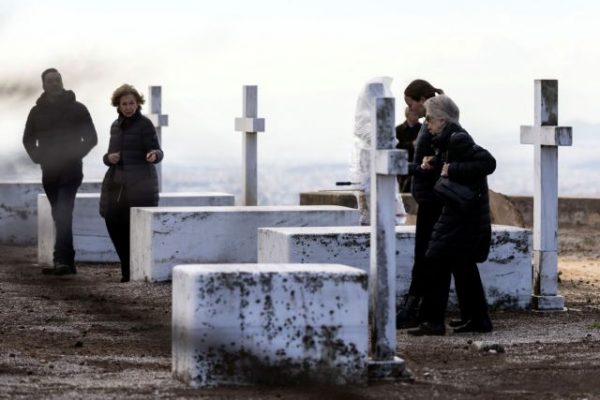 Τέως βασιλιάς Κωνσταντίνος: Συντετριμμένη στους τάφους των γονιών της στο Τατόι η Βασίλισσα Σοφία