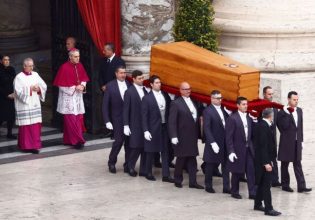 Βατικανό: Live η κηδεία του πρώην πάπα Βενέδικτου